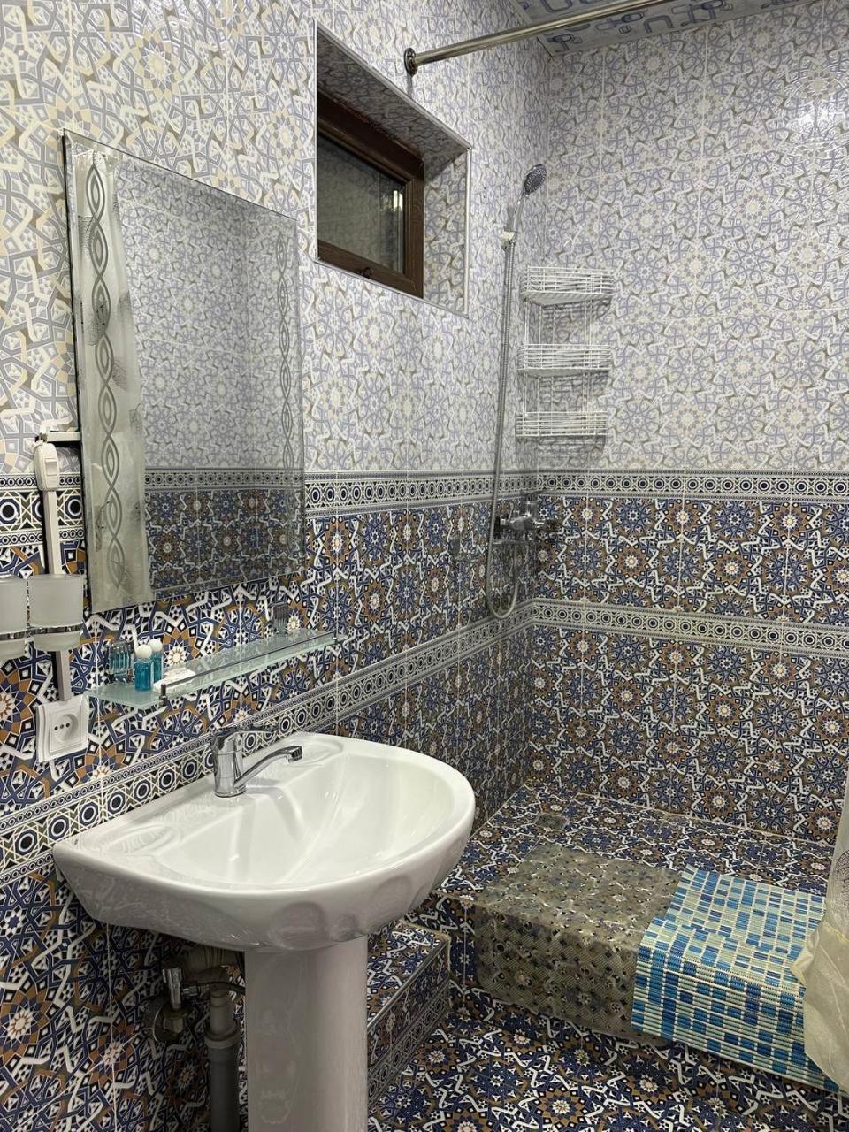 Vostok Hotel Buchara Buitenkant foto