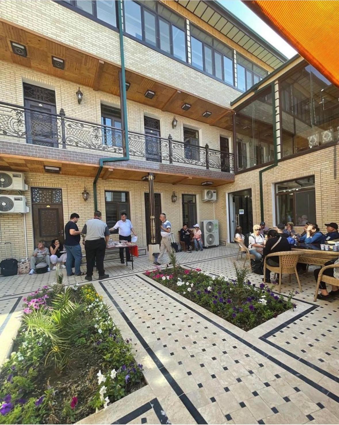 Vostok Hotel Buchara Buitenkant foto
